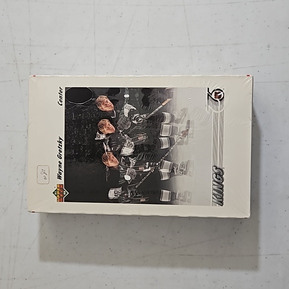 1991-92 Upper Deck Factory Sealed Hobby Box - Picture 3 of 6